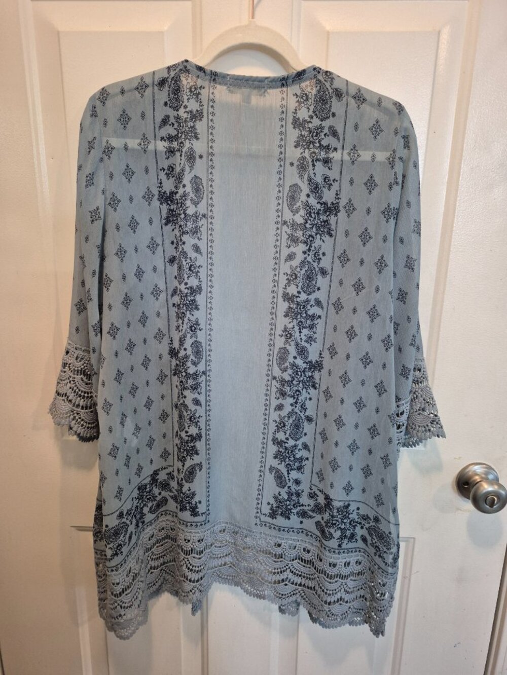 Altar'd States Kimono; Size Large; Excellent Preowned Condition; Lace Trim - Picture 2 of 5
